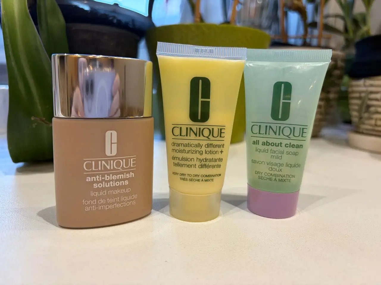 Уходовые средства и тональный крем - Красота и здоровье в Сургут