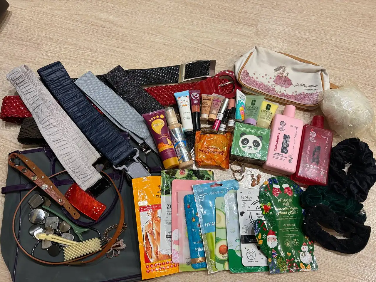 Сумка, ремни, маски, заколки, косметичка, косметика, парфюмерия, средства для ухода, бижутерия - Барахолка в Сургут