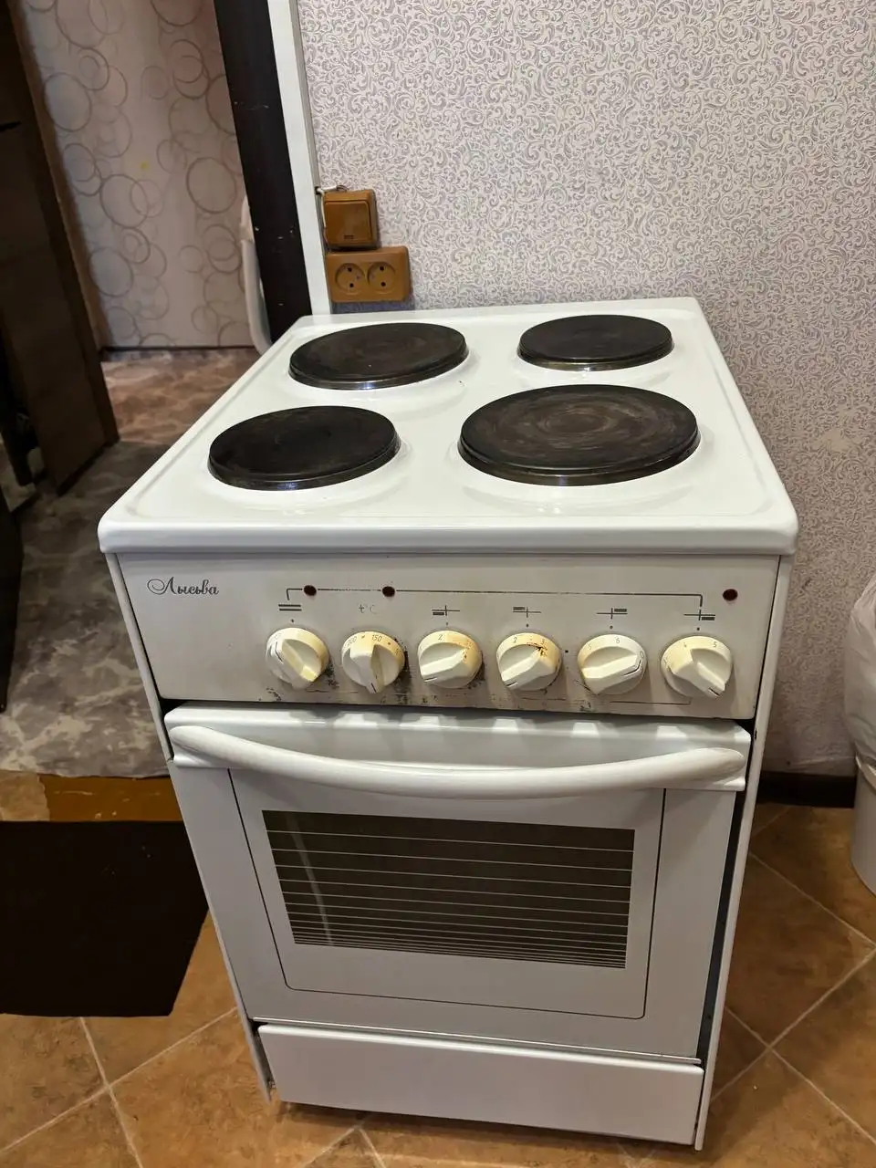 Продажа плитки в хорошем состоянии - Строительные материалы (Барахолка) в Сургут