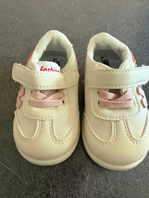 Кроссовки для малышей новые размер 17 - Спальные принадлежности в Сургут