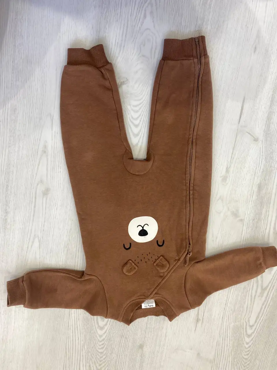 Джинсовый полукомбинезон и коричневый комбинезон на флисе - Барахолка в Сургут