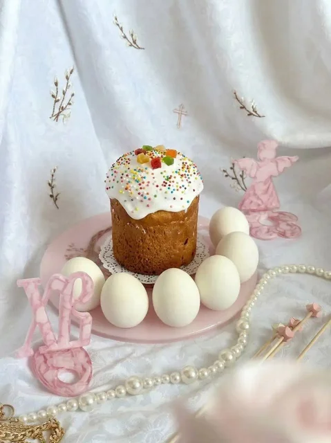 Пасхальное блюдо и подставки для яиц - Сани в Сургут