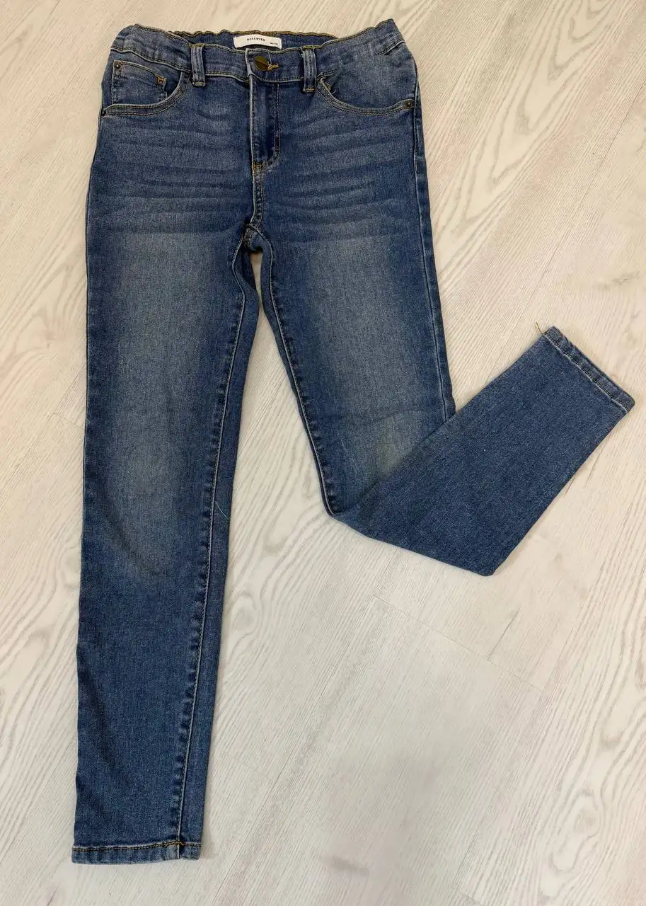 Джинсы Reserved для мальчика размер 146 - Детская одежда (Одежда) в Сургут