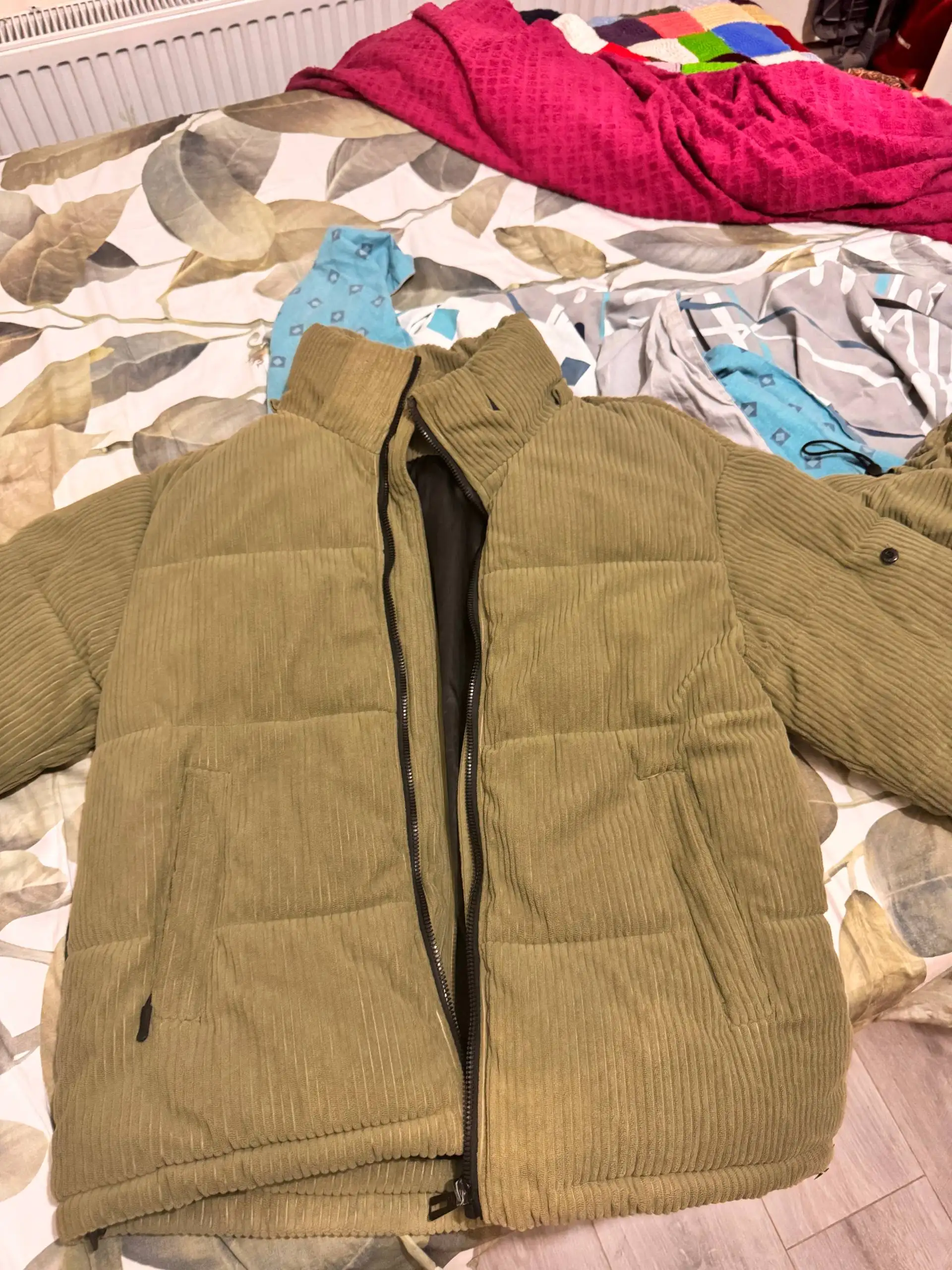 Продам вельветовую куртку - Куртки (Одежда) в Сургут