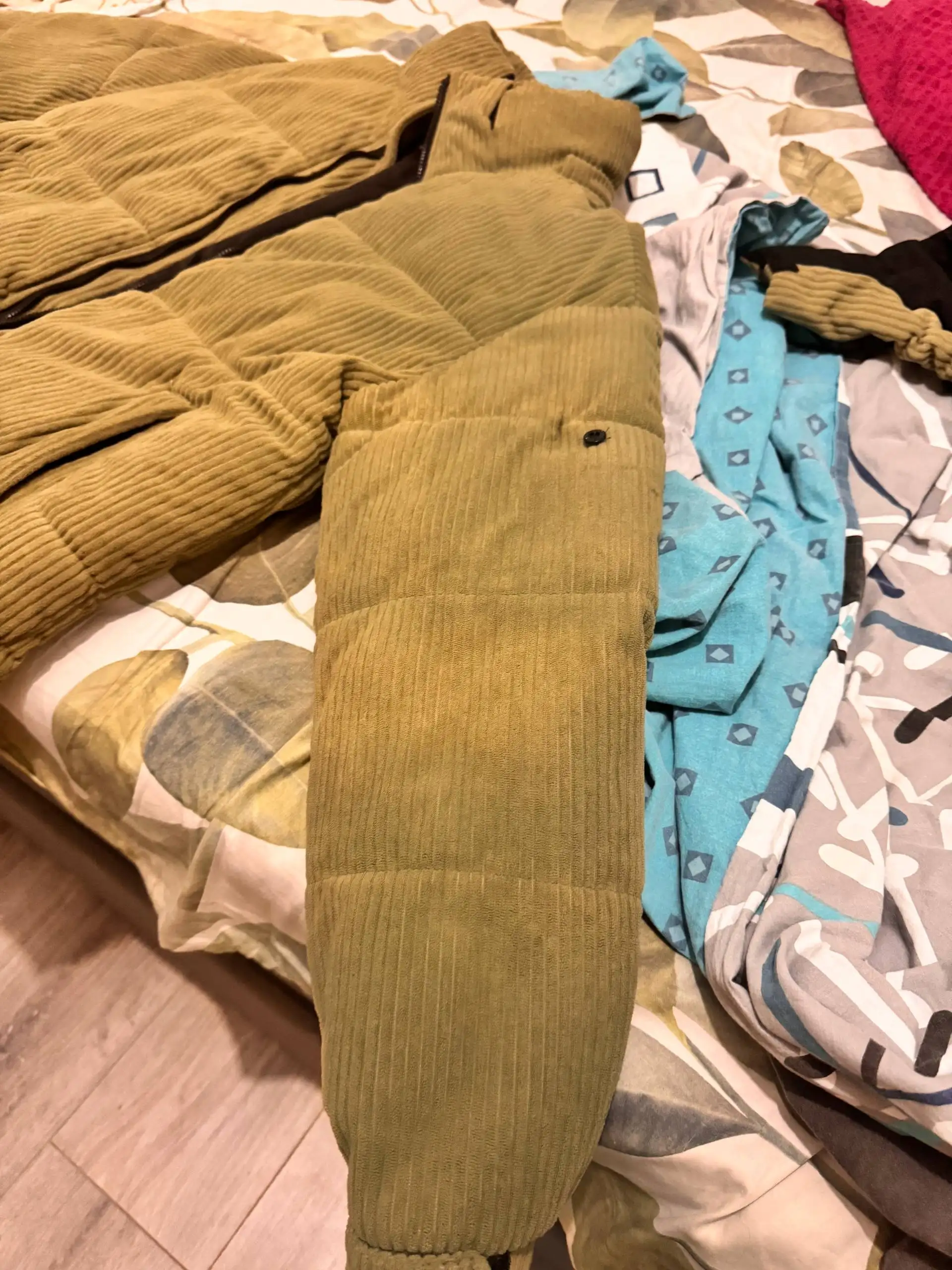 Продам вельветовую куртку - Куртки (Одежда) в Сургут