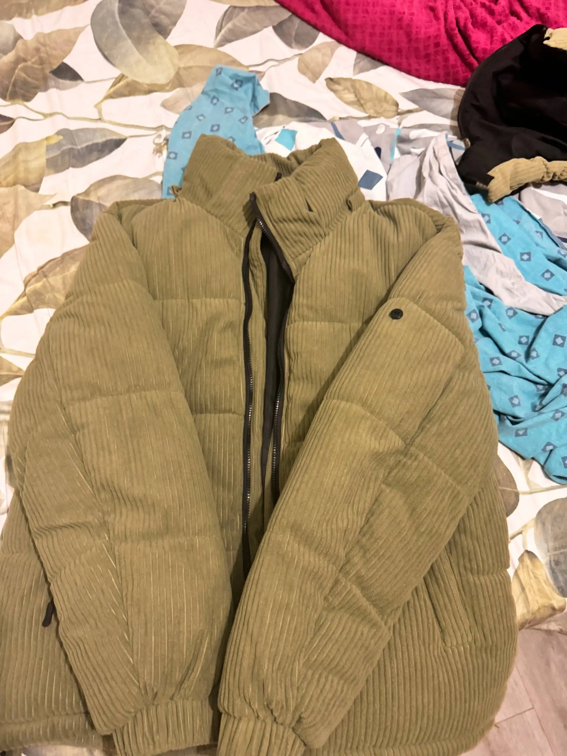 Продам вельветовую куртку - Куртки (Одежда) в Сургут