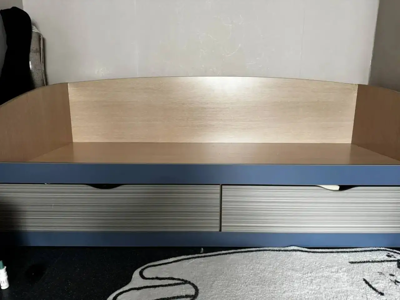 Продам кровать с матрасом 90х200 - Мебель (Для дома и дачи) в Сургут