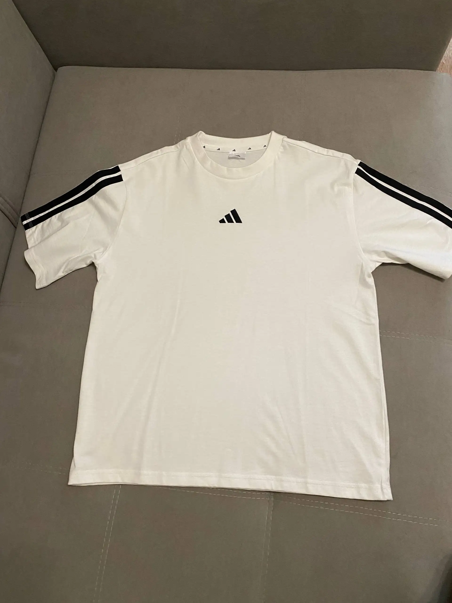 Женская футболка adidas оригинал, новая - Одежда в Сургут