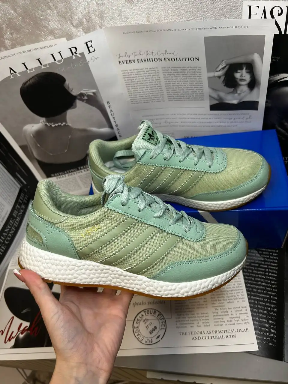 Продам новые кроссовки ADIDAS - Обувь (Одежда) в Сургут