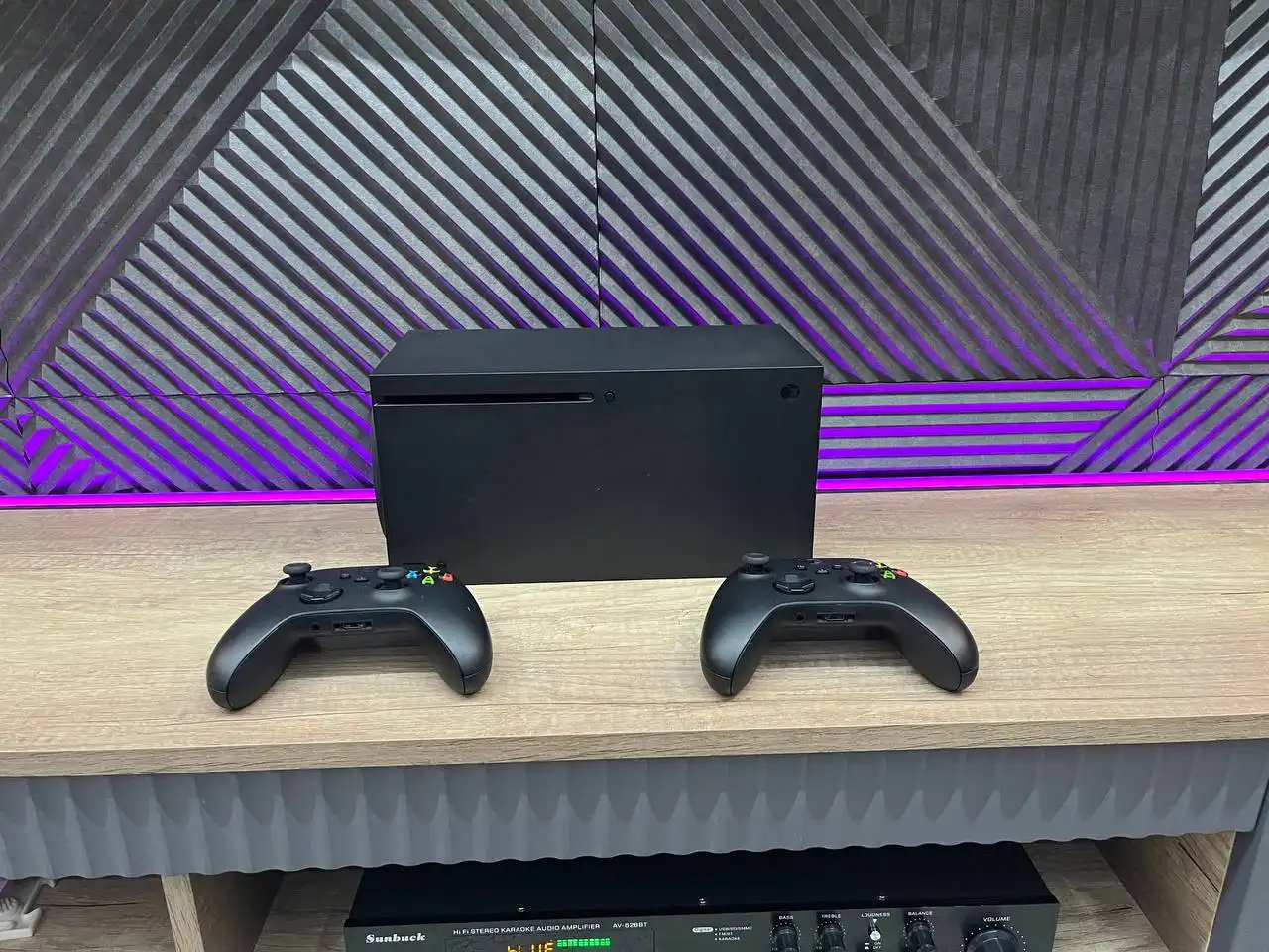 Консоль для игр в отличном состоянии