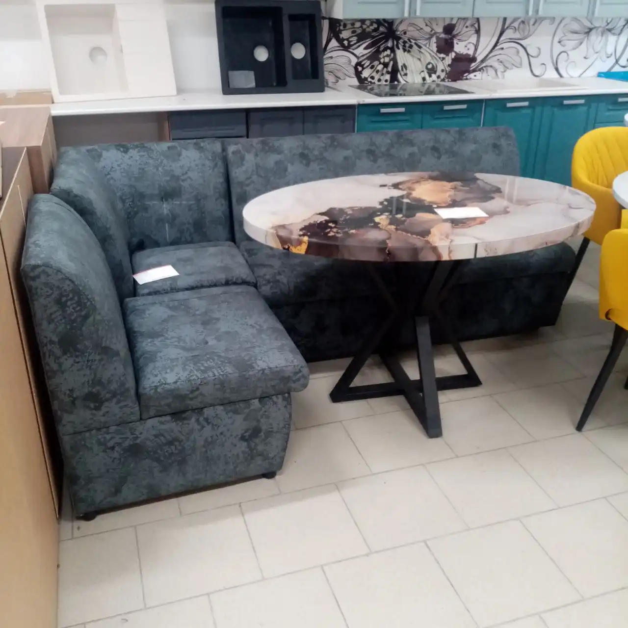 Кухонный угловой диван в наличии