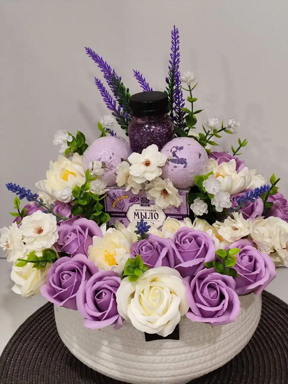 Букет из мыльных цветов и набор для ванной