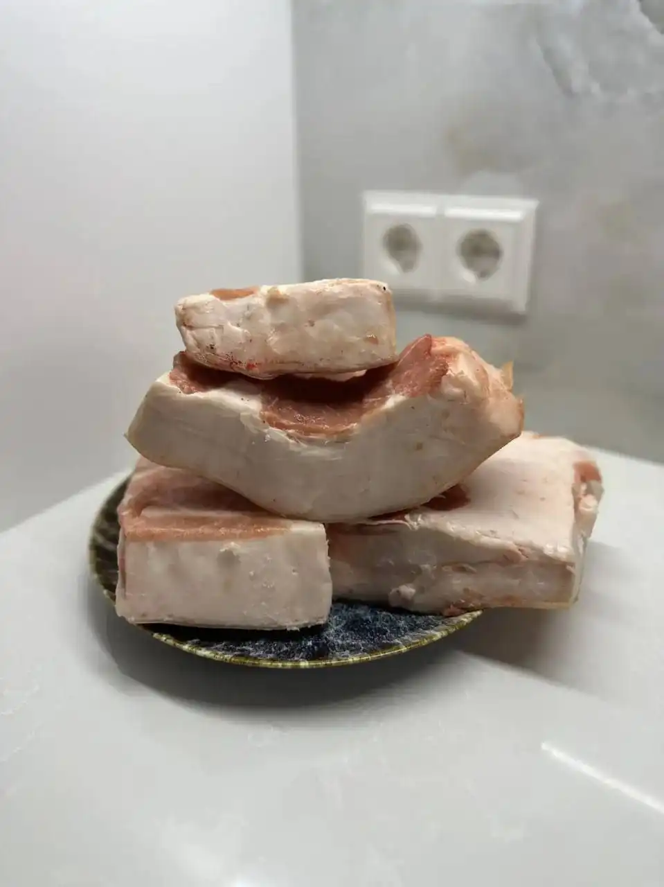 Продам свежее домашнее свиное сало для засолки