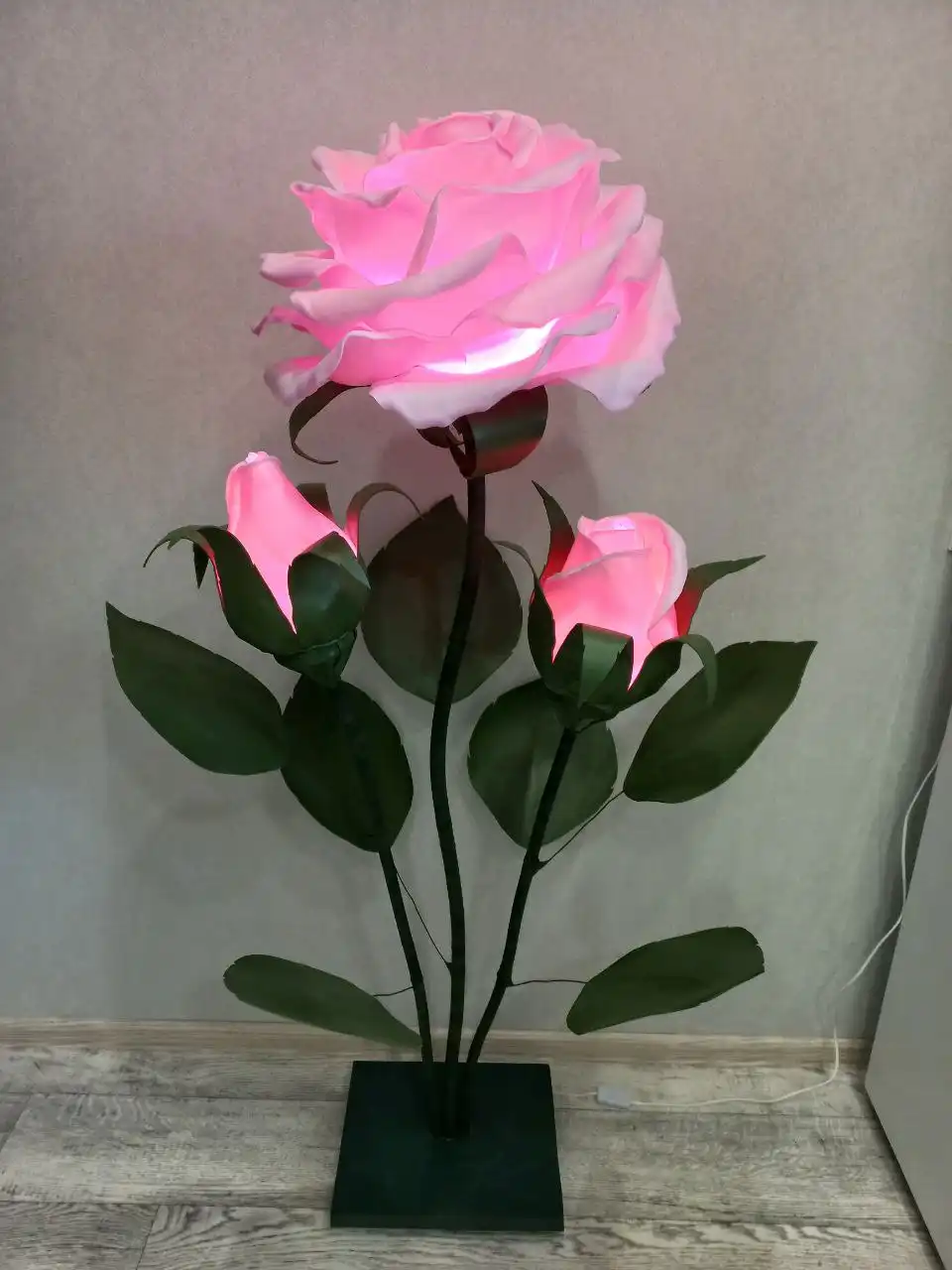 Торшер высота 1,75 м с розеткой и съёмными розами - Для дома и дачи в Ульяновск