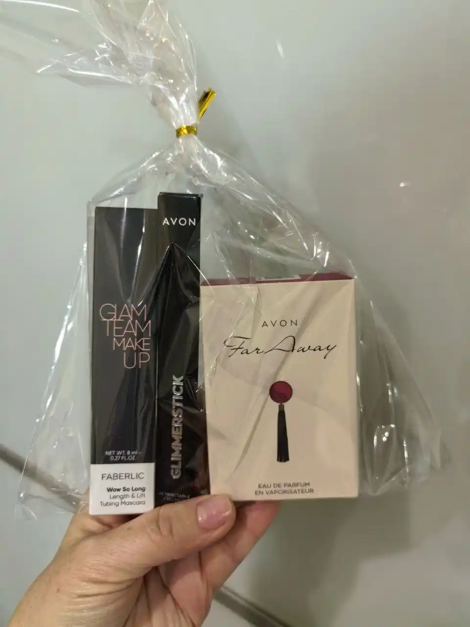 Продажа косметики Avon