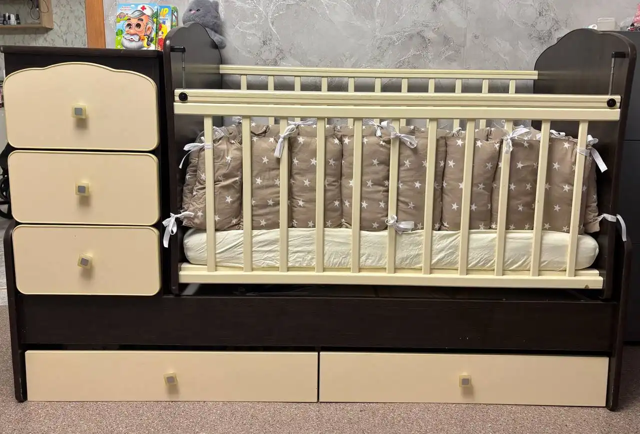 Продажа детской кроватки с комплектом постельного белья