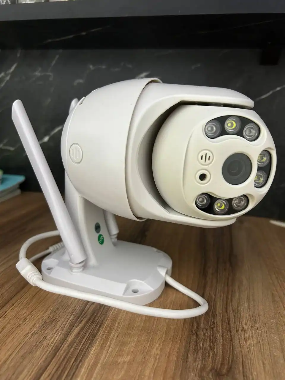 Продажа камер видеонаблюдения, напольных вешалок и зеркала без рамы