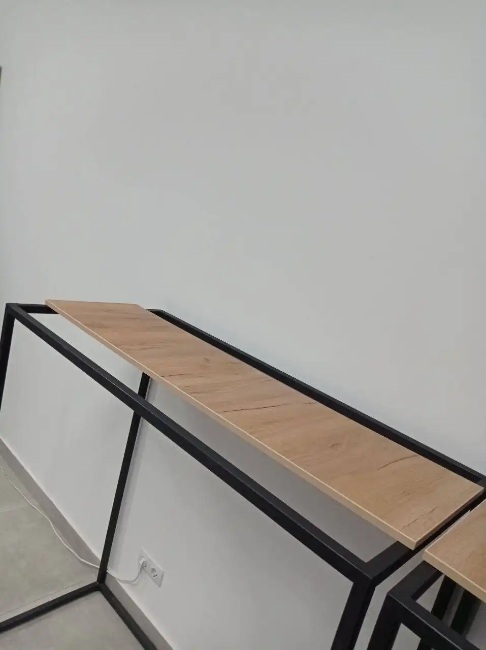 Продажа камер видеонаблюдения, напольных вешалок и зеркала без рамы