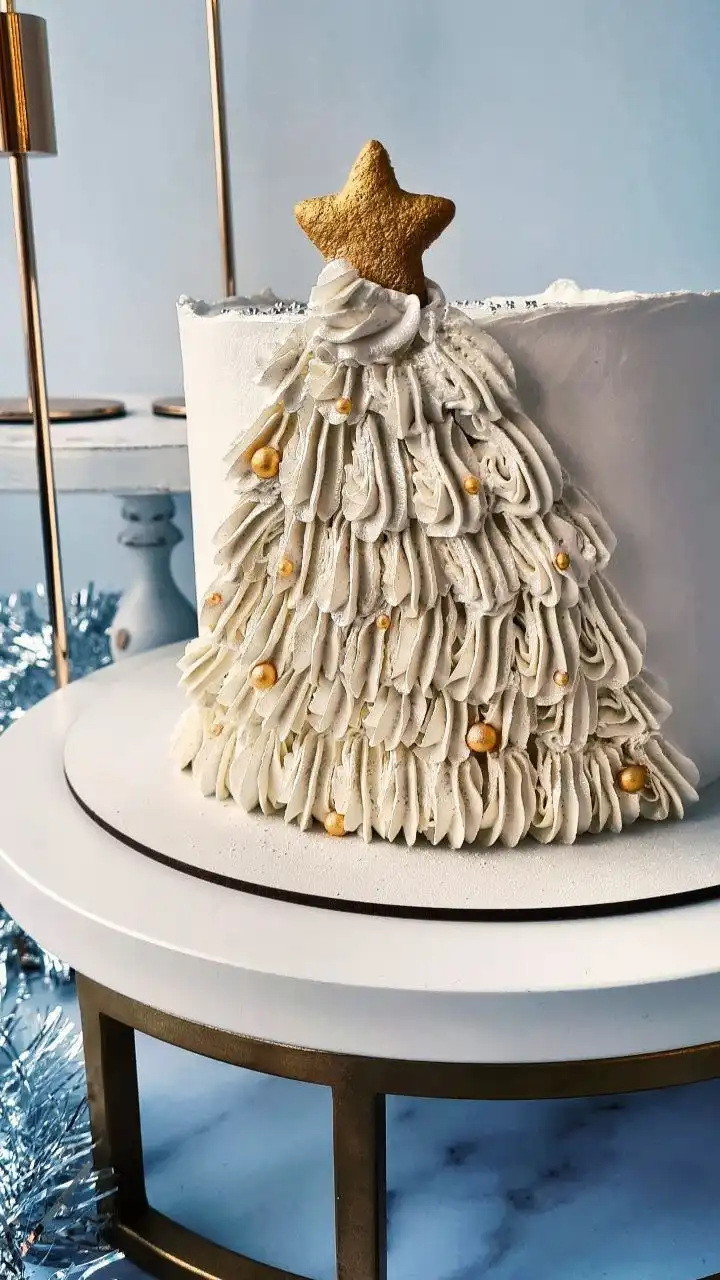 Новогодний ассортимент тортов и десертов