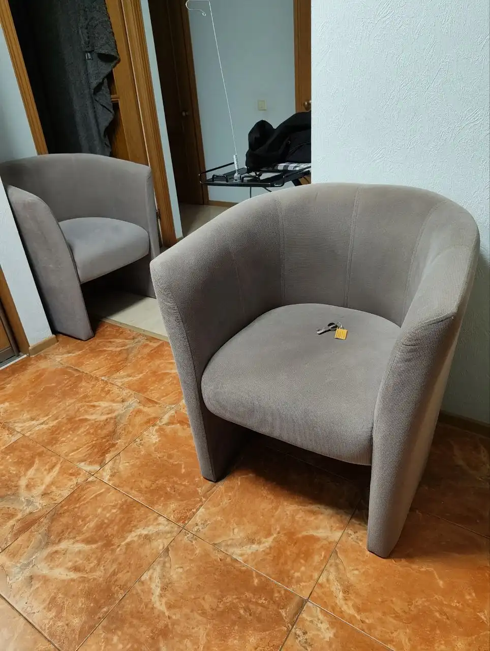 Продажа кофемашины, дивана и кресел при переезде