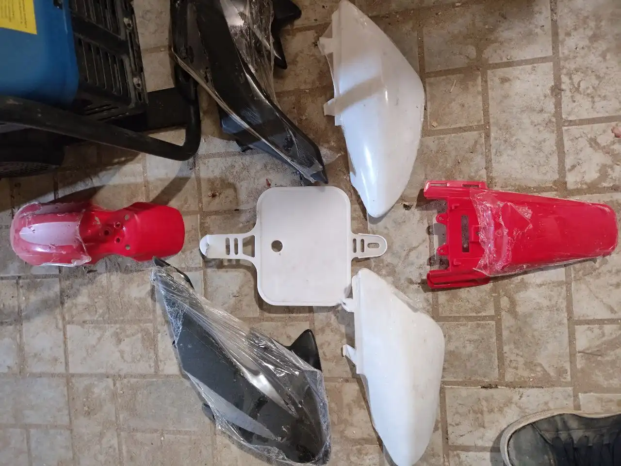 Пластик для питбайка разных цветов и карбюратор Mikuni VM22