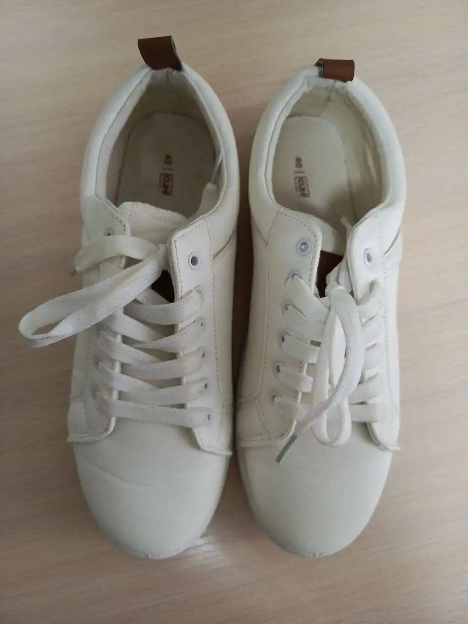 Кроссовки новые 40 размер