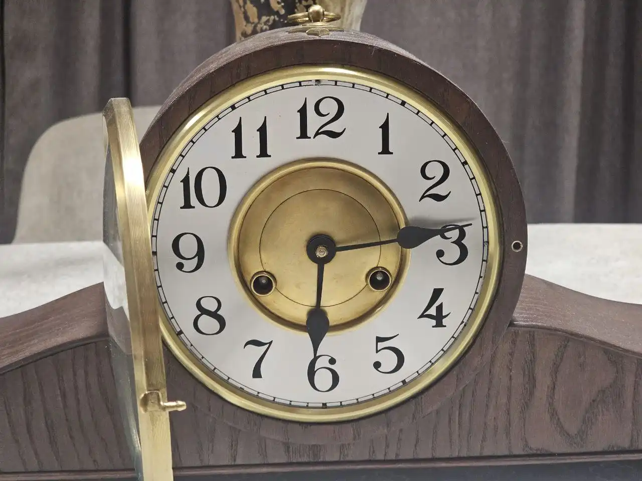 Настольные механические часы после реставрации