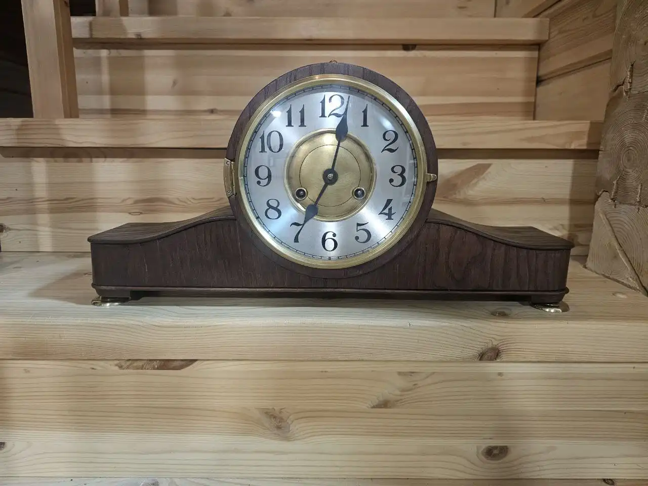 Настольные механические часы после реставрации