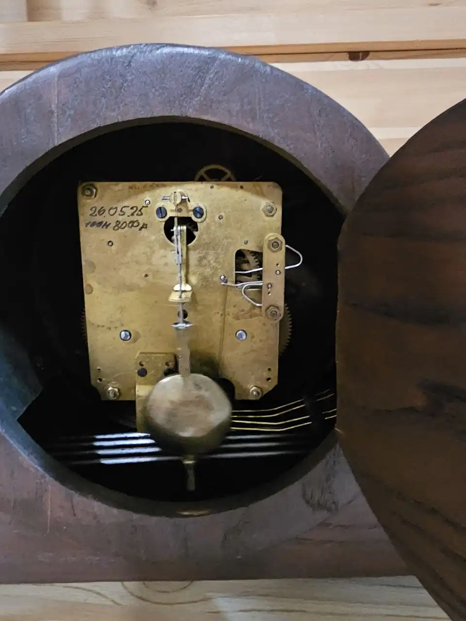 Настольные механические часы после реставрации