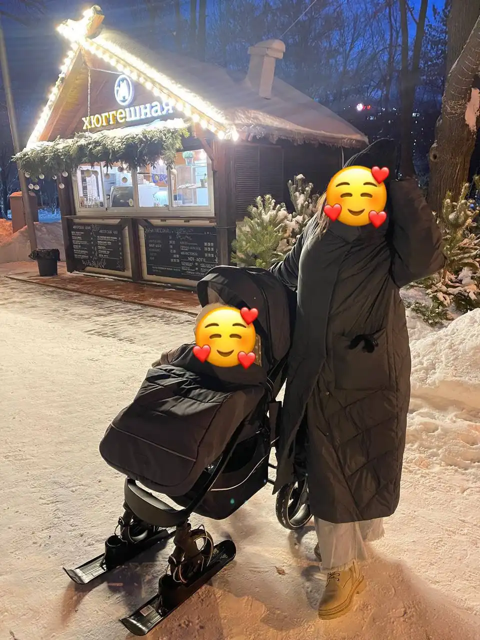 Детская коляска с лыжами