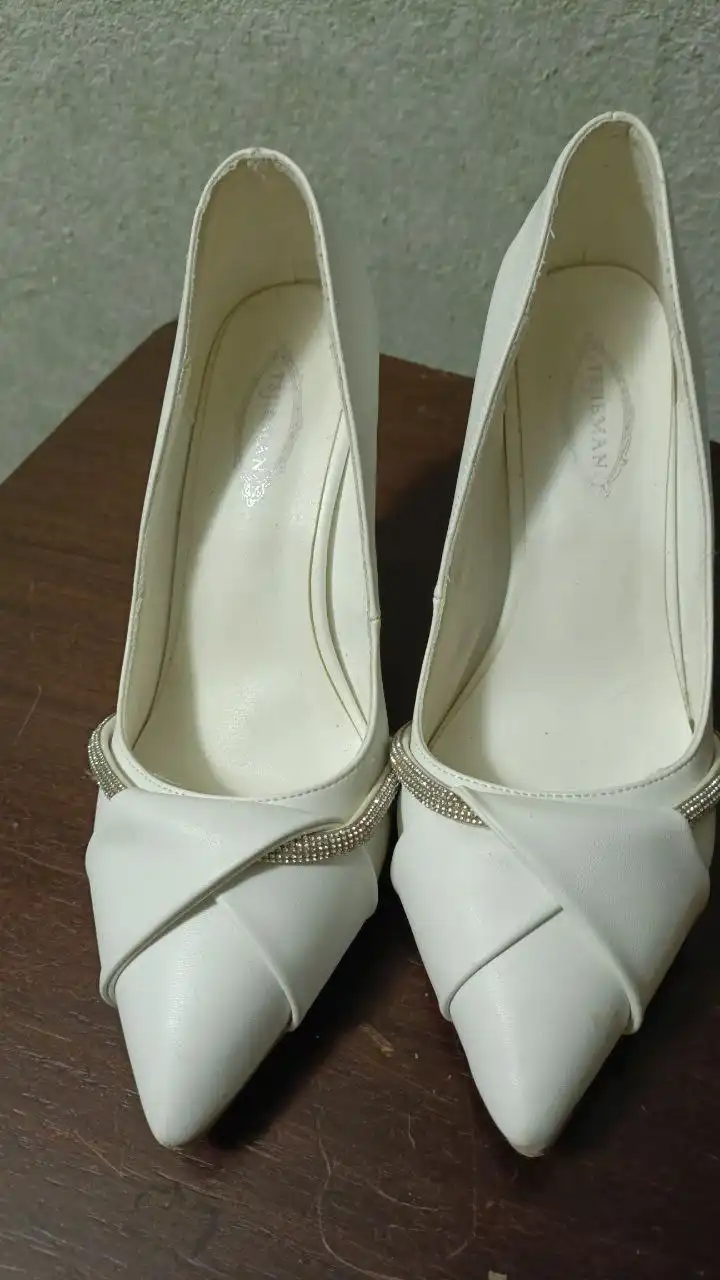 Женские туфли 37 размер белые и черные