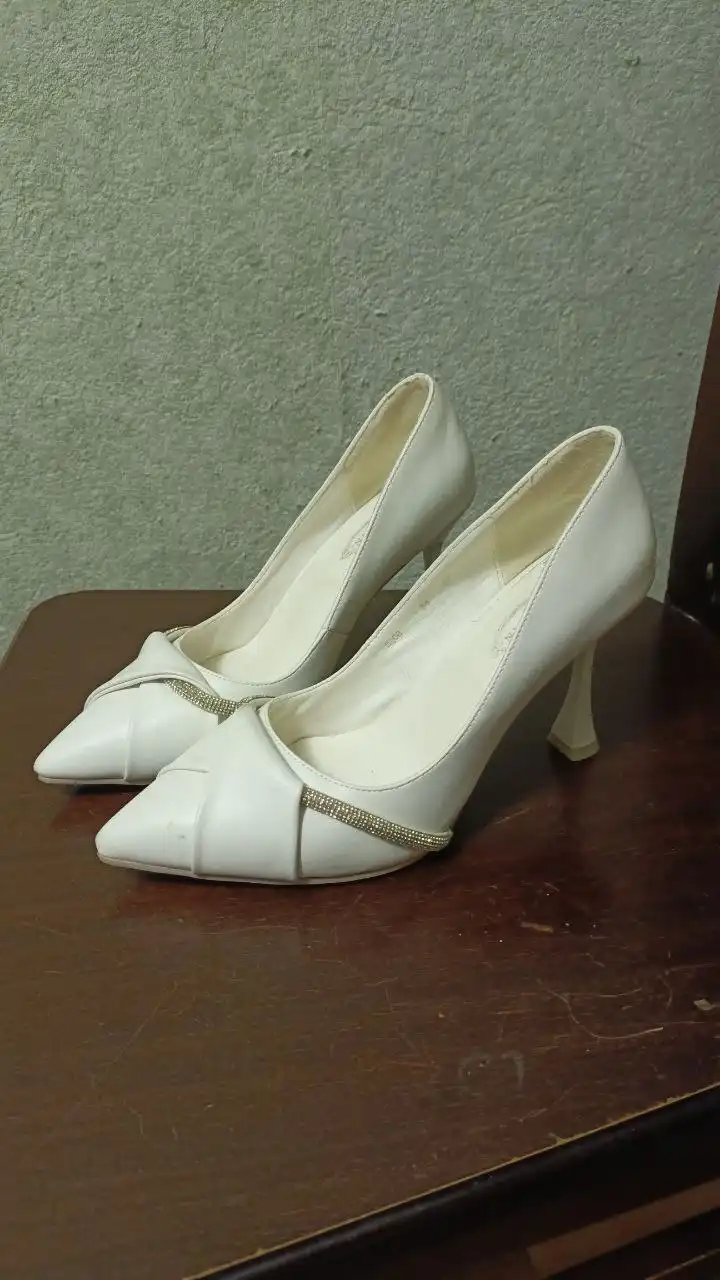 Женские туфли 37 размер белые и черные