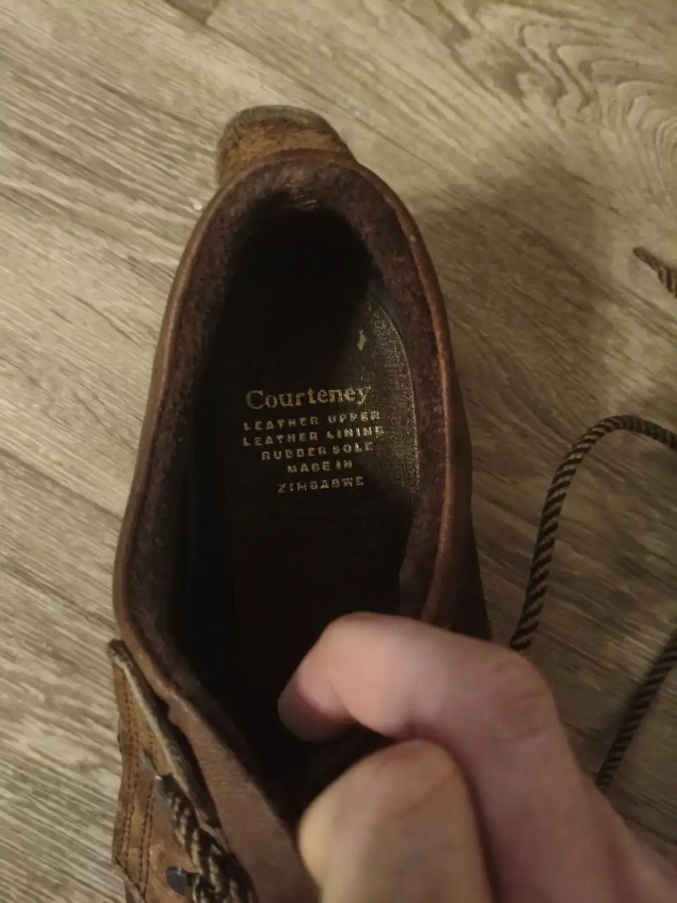 Продажа кожаных ботинок