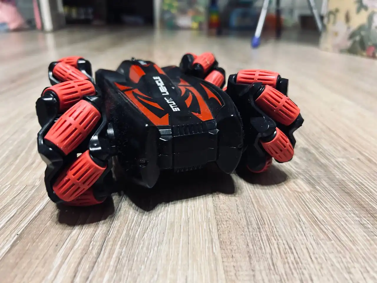 Машинка на пульте управления и парфюм Байредо Бал Африка