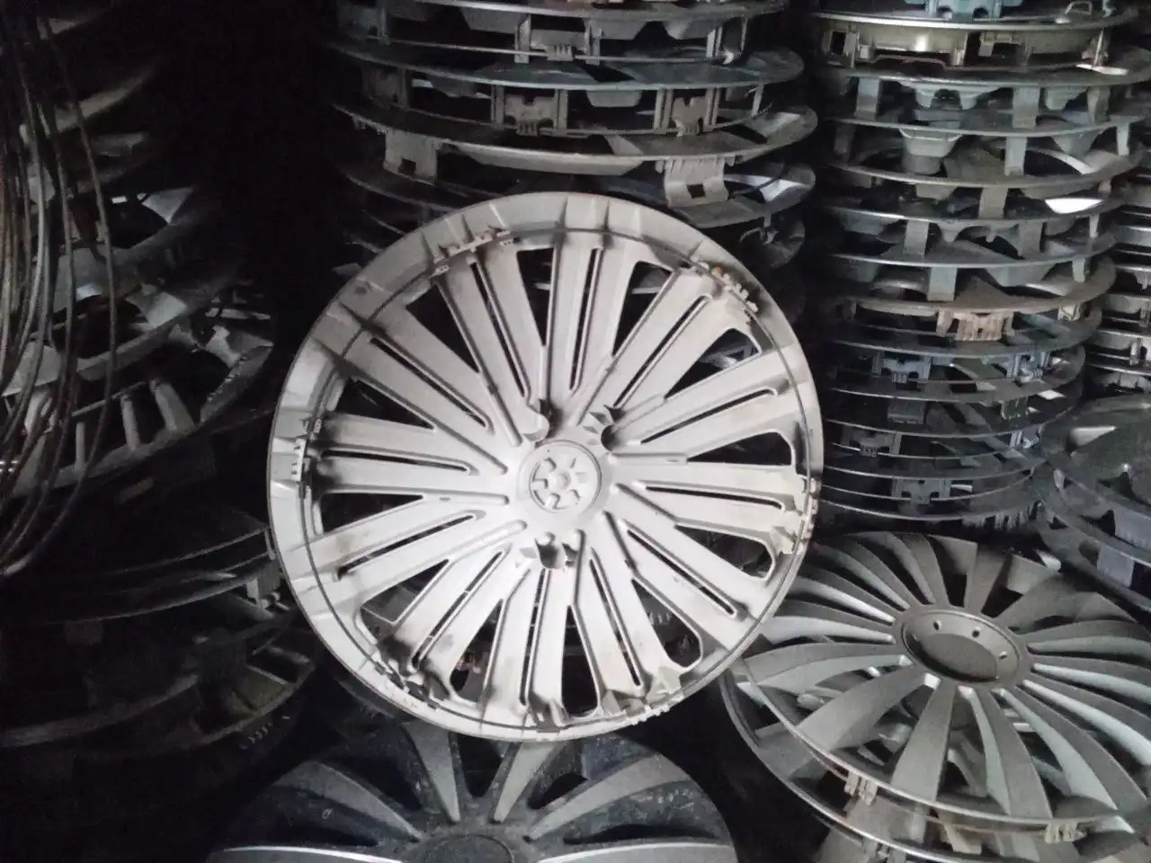 Колпак на Фольксваген Поло R 15 в отличном состоянии