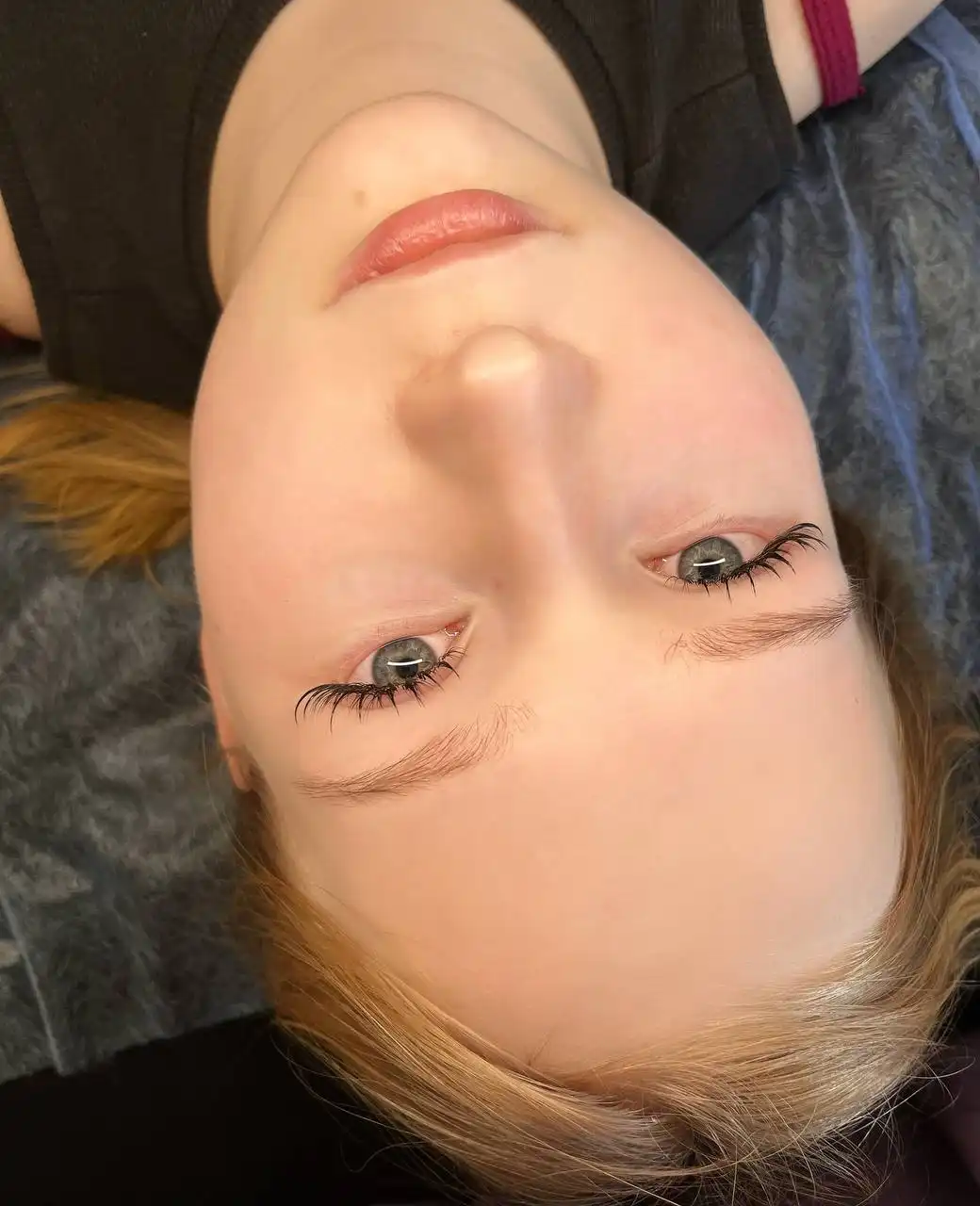 Наращивание ресниц и оформление бровей в Самаре