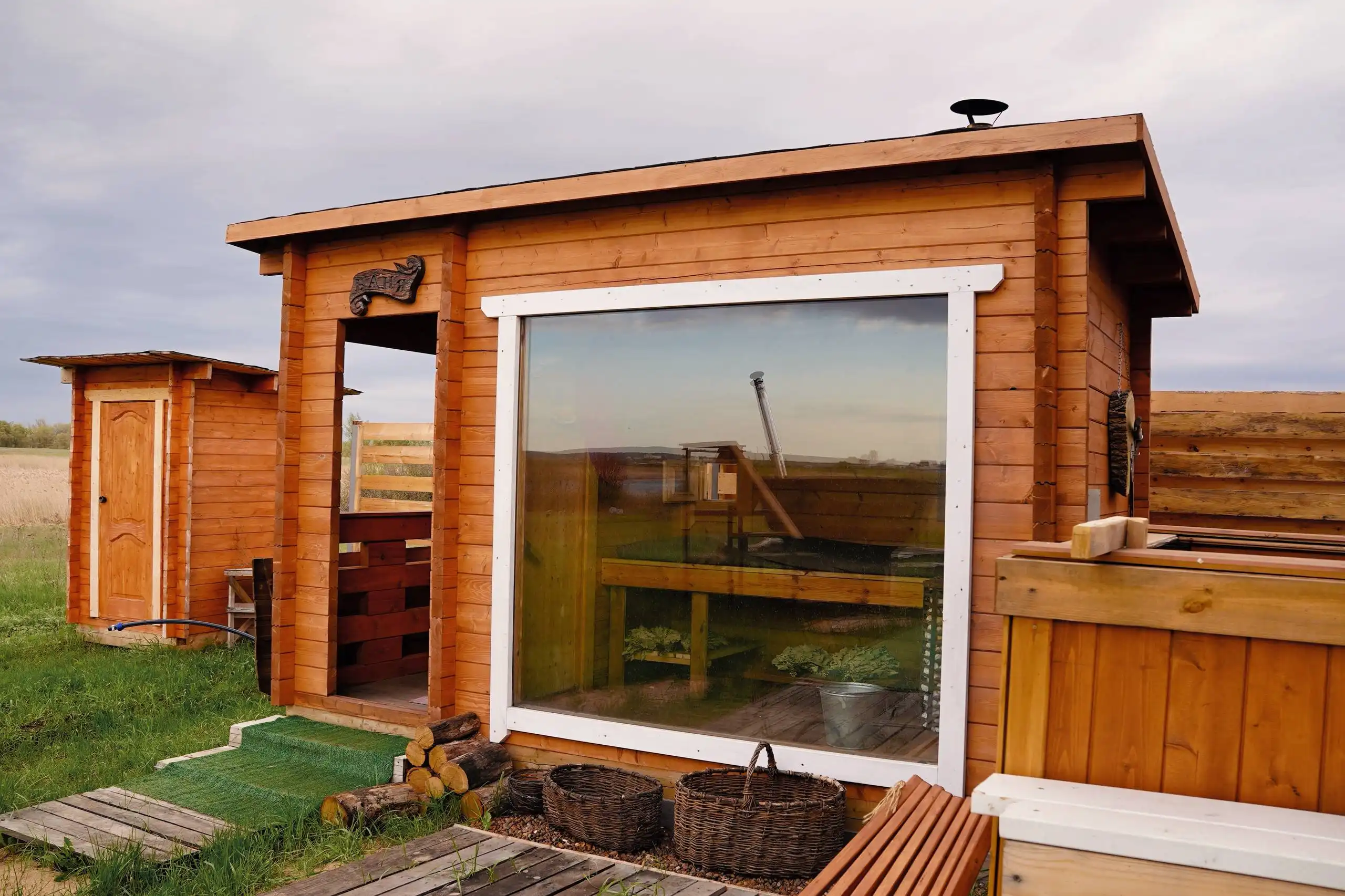 Продажа бани и хозблока