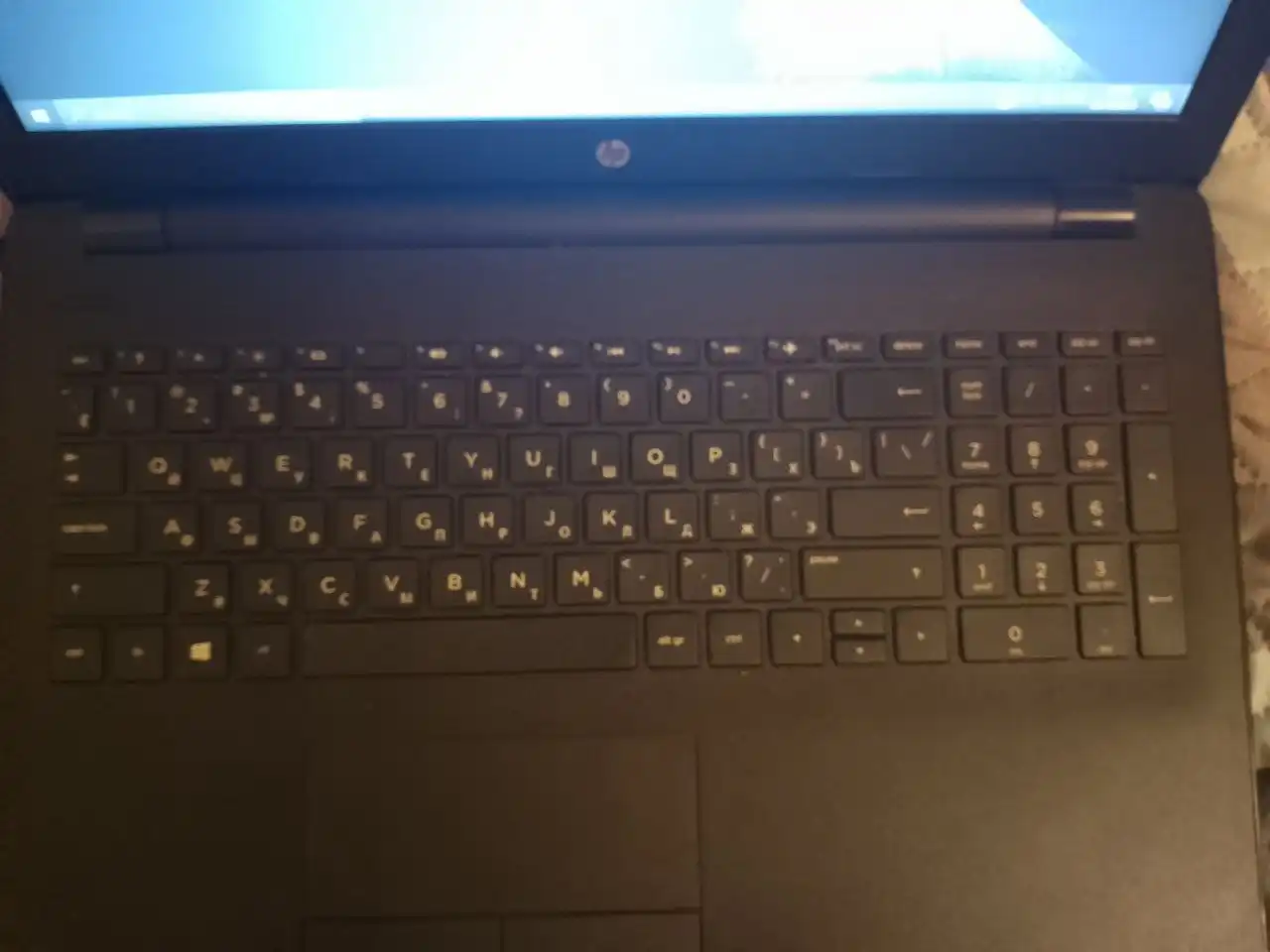Ноутбук HP Laptop 15-bw0xx с комплектом