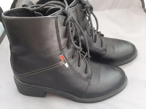 Женские демисезонные ботинки 36 размер - Костюмы в Самара