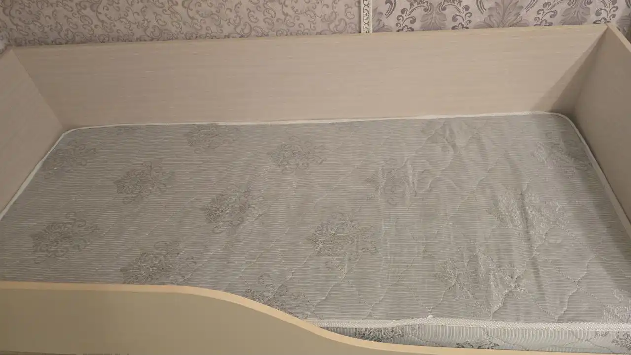 Продажа детской кроватки со встроенными полками - Товары для детей в Самара