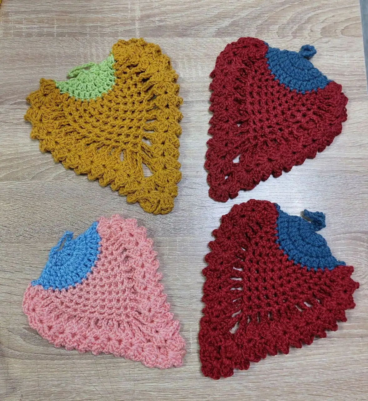 Продажа вязанных изделий: шапки, носки, пинетки, прихватки - Вязанные изделия (Одежда) в Самара