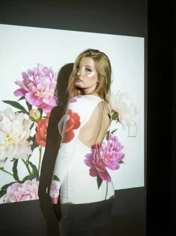 Услуги создания мемов, шаржей, фотооткрыток и фотосессий с использованием ИИ - Фотография и обработка (Услуги) в Самара