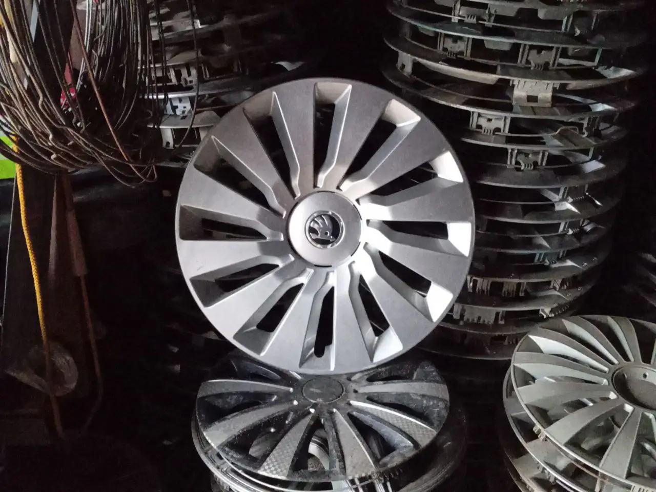 Колпаки R16 оригинал на Шкода Октавия А7 - Запчасти (Авто) в Самара