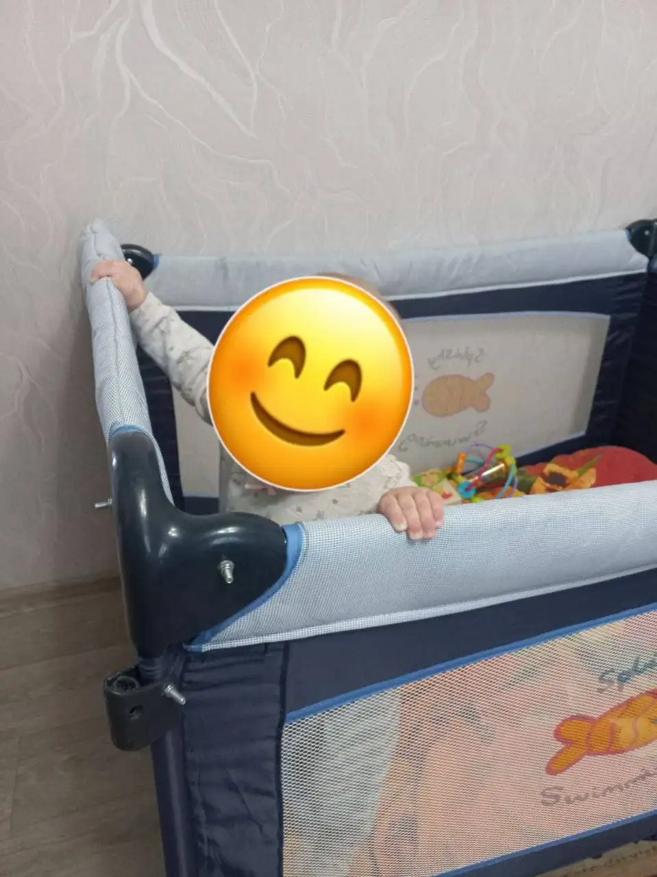 Продажа детской кроватки, манежа, сумок Guess, плойки и пальто - Барахолка в Самара