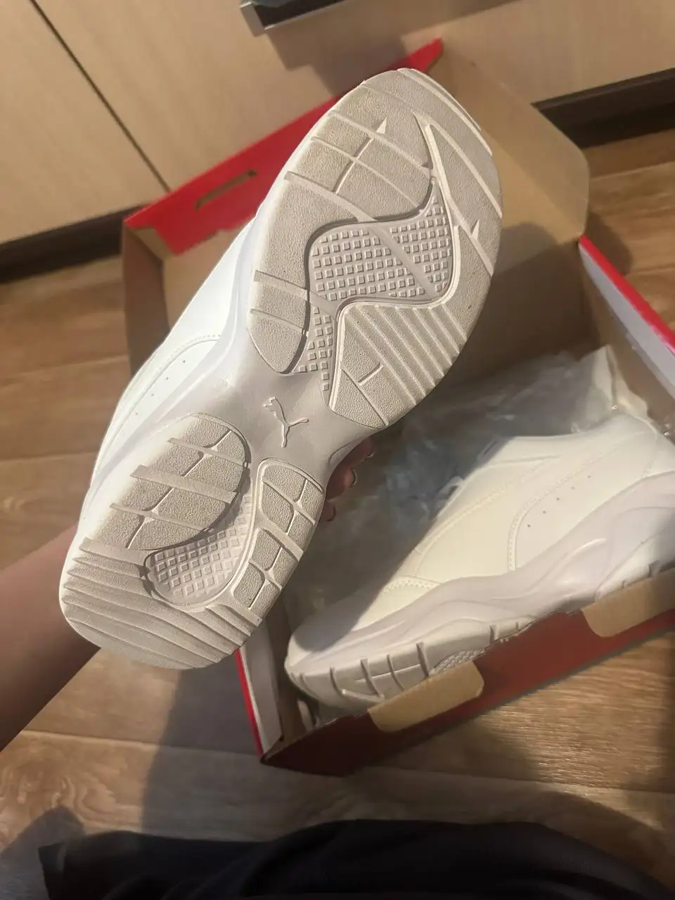 Продажа новых белых кожаных кроссовок PUMA 39 размера - Обувь (Одежда) в Самара