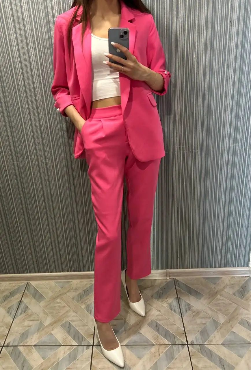 Продам брючный костюм размер 42 - Костюмы (Одежда) в Самара