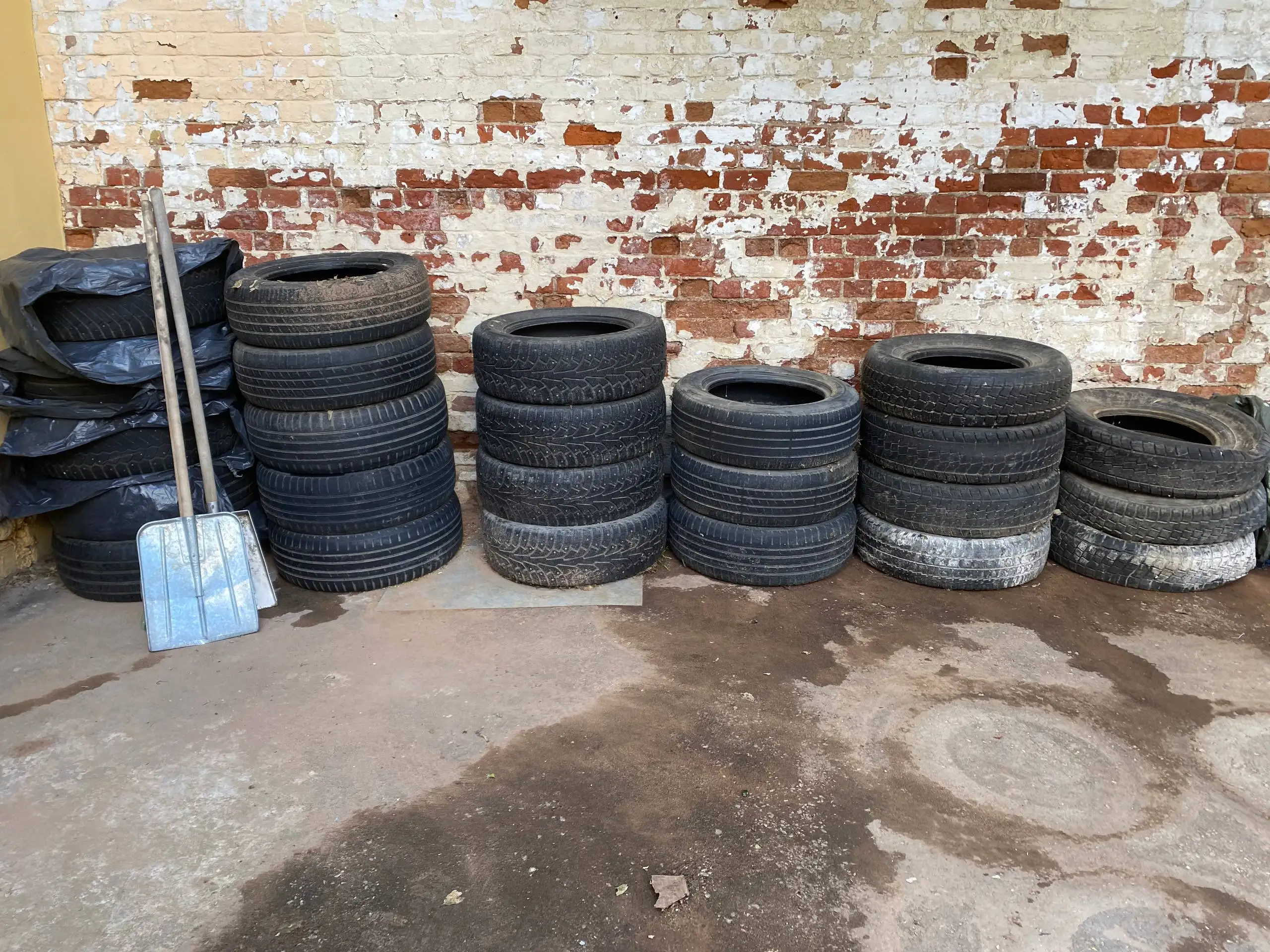 Продам б/у резину 17 и 18 диаметра - Шины и диски (Авто) в Самара