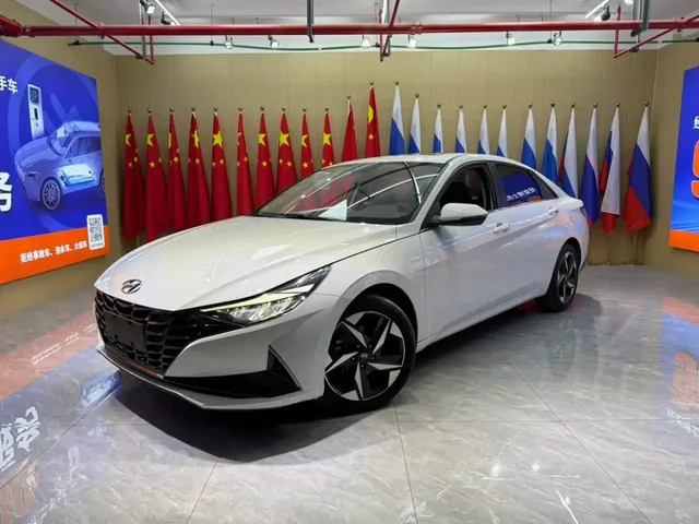 Hyundai Elantra 1.5L CVT LUX Premium Edition 2021 - Авто в Владивосток