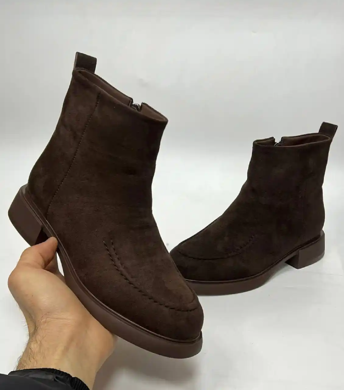 Продам новые зимние ботинки