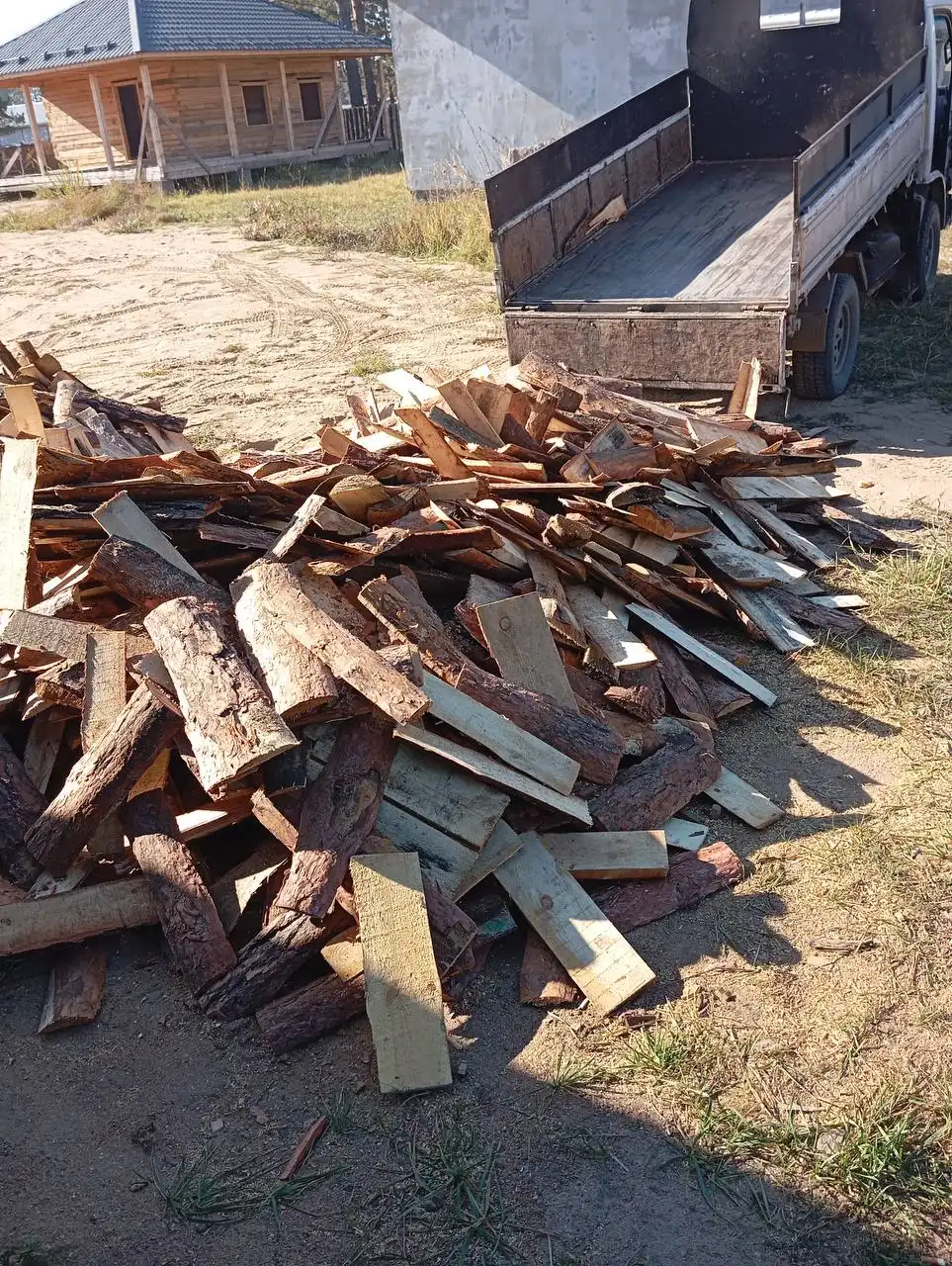 Продам горбыль сосновый сухой пиленый